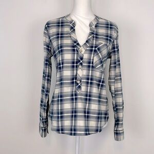Mountain Hardware Women’s Blue, Gray, White Plaid Long Sleeve Shirt. Size Small.